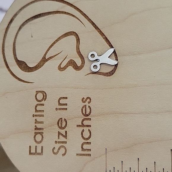 Hair Stylist Barber Stud Earrings, unisex - Picture 2 of 5